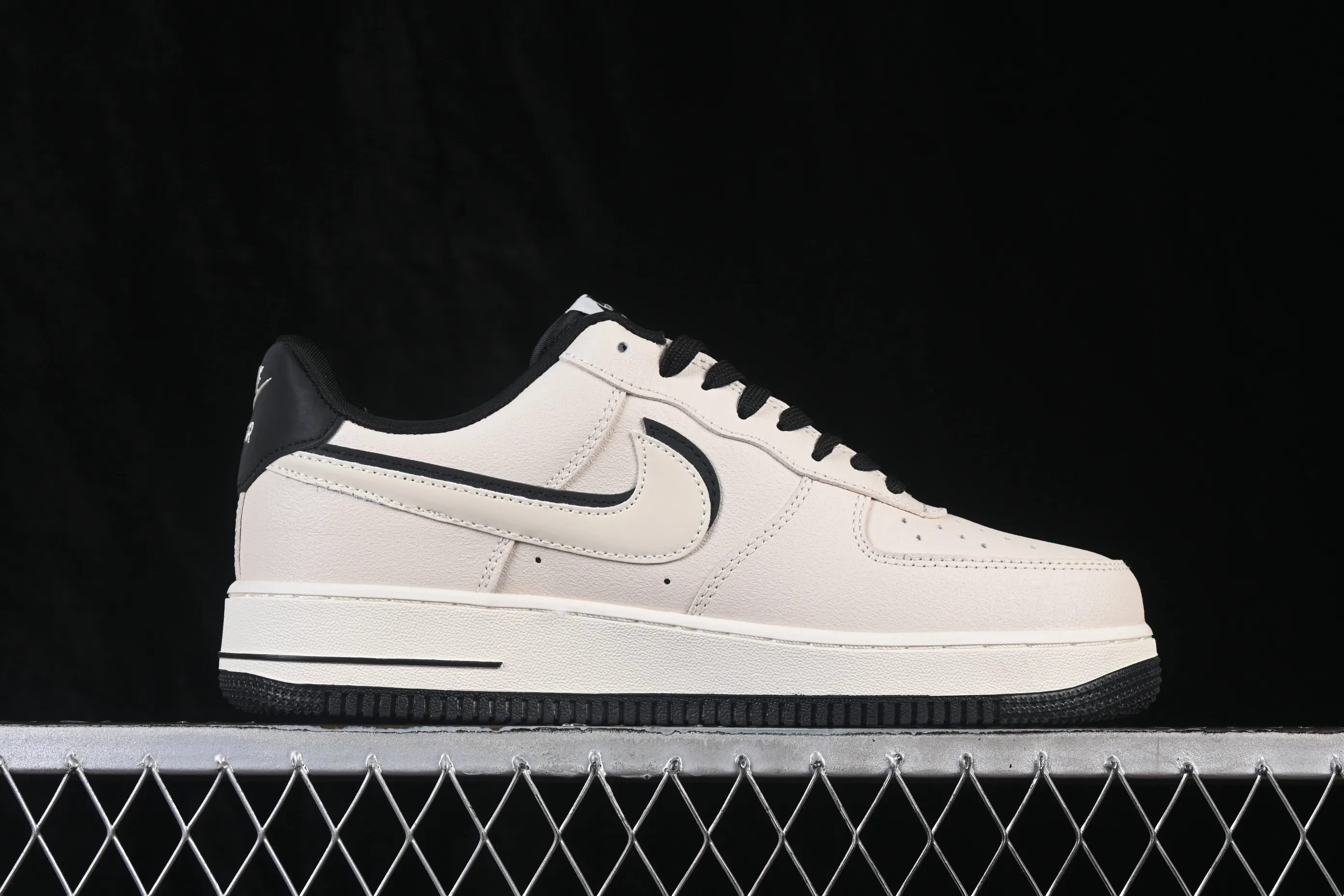 All categories Nk Air Force 1 Air Force series Nk Air Force 1 Low Air Force low-top Nike Air Force 1'07 Low small hook embroidery Air Force 1 low-top casual sneakers DF0188-139
